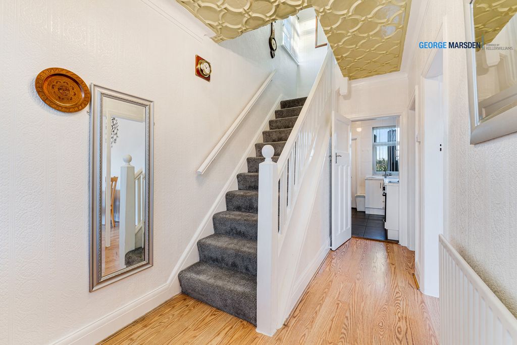 Property photo 2 of 35