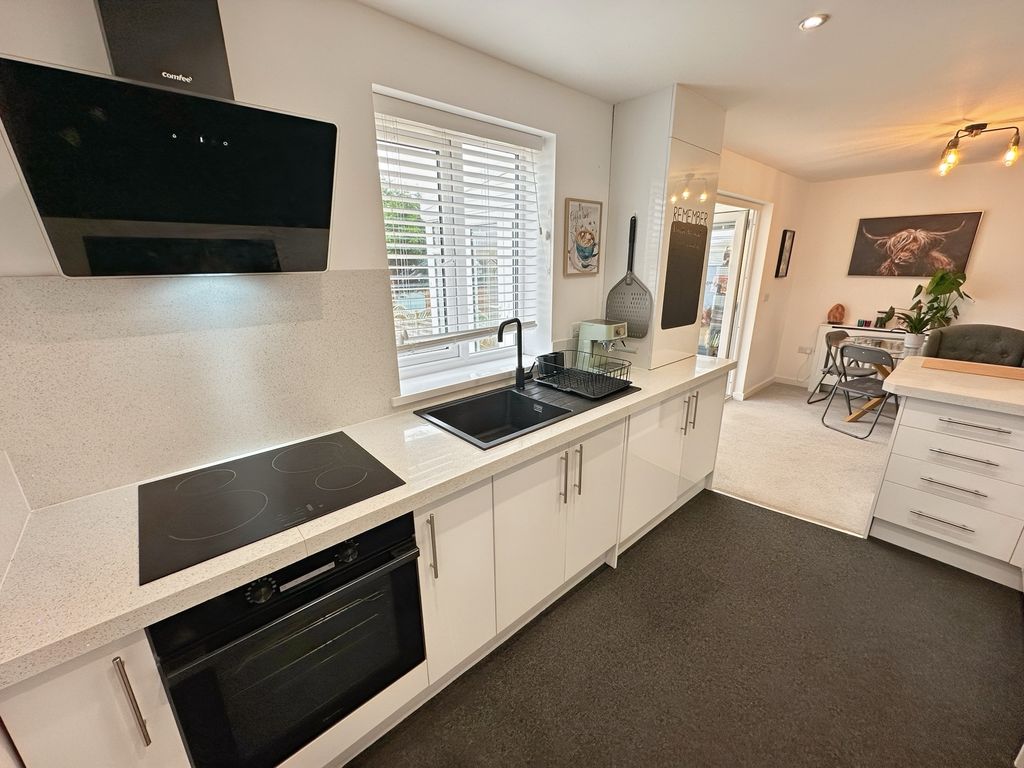 Property photo 3 of 17 Kitchen Area