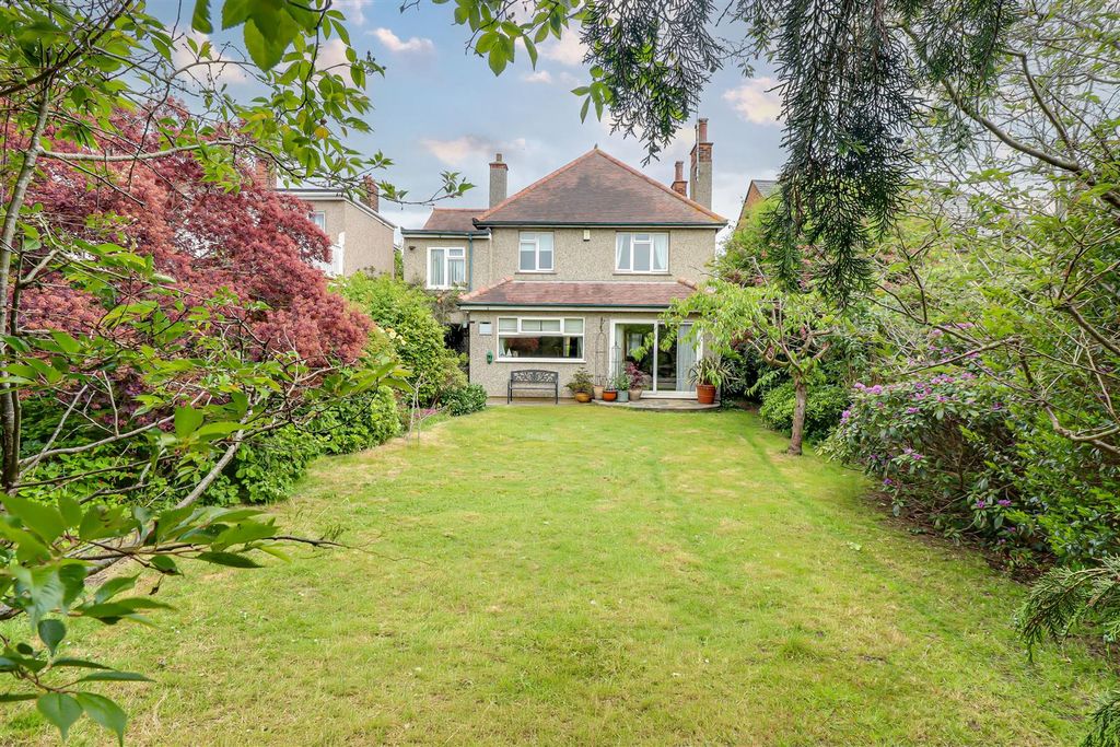 Property photo 2 of 28