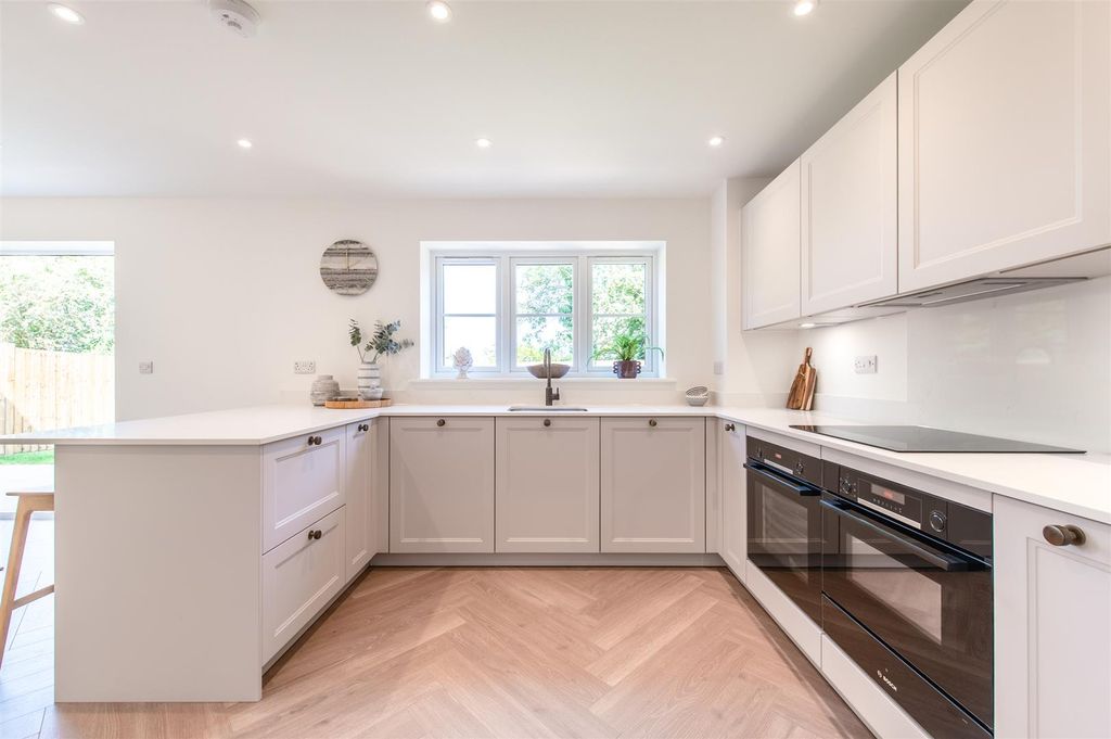 Property photo 3 of 32