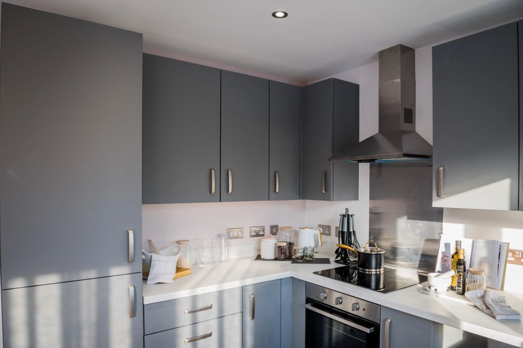 Property photo 2 of 8 Kitchen