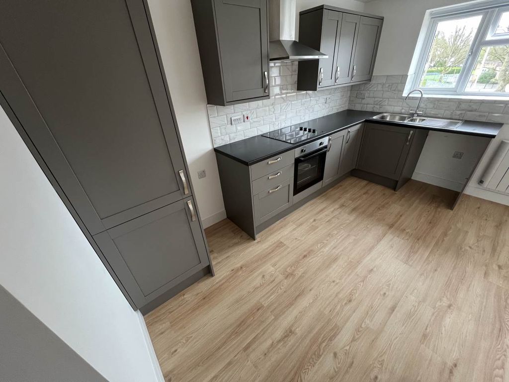 Property photo 1 of 7 Kitchen