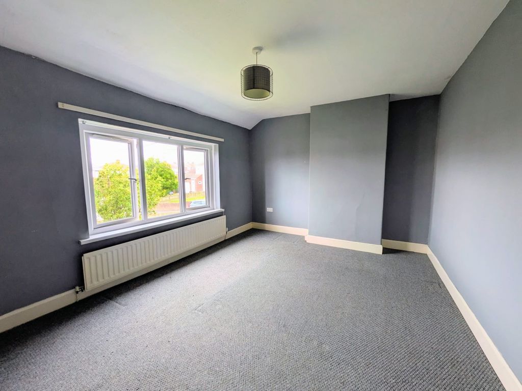 Property photo 3 of 8 Bed