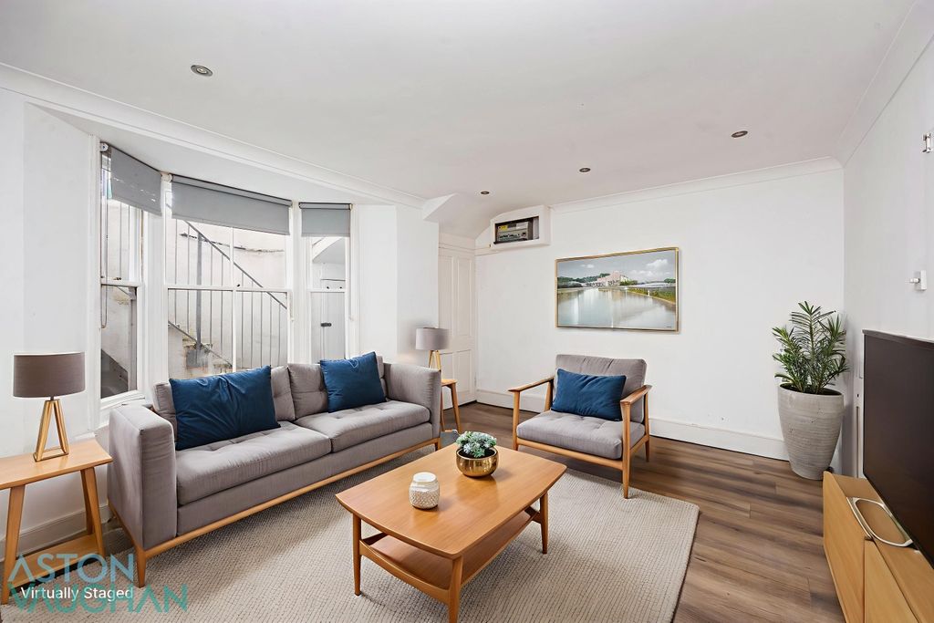 Property photo 3 of 17 4844834