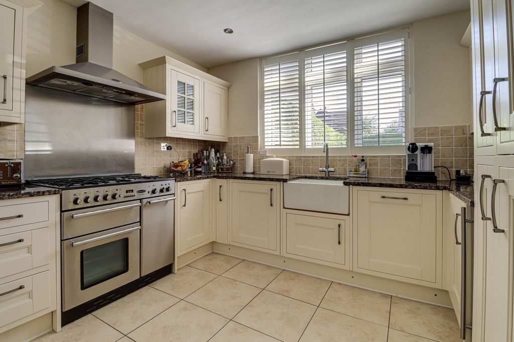 Property photo 3 of 22 Kitchen