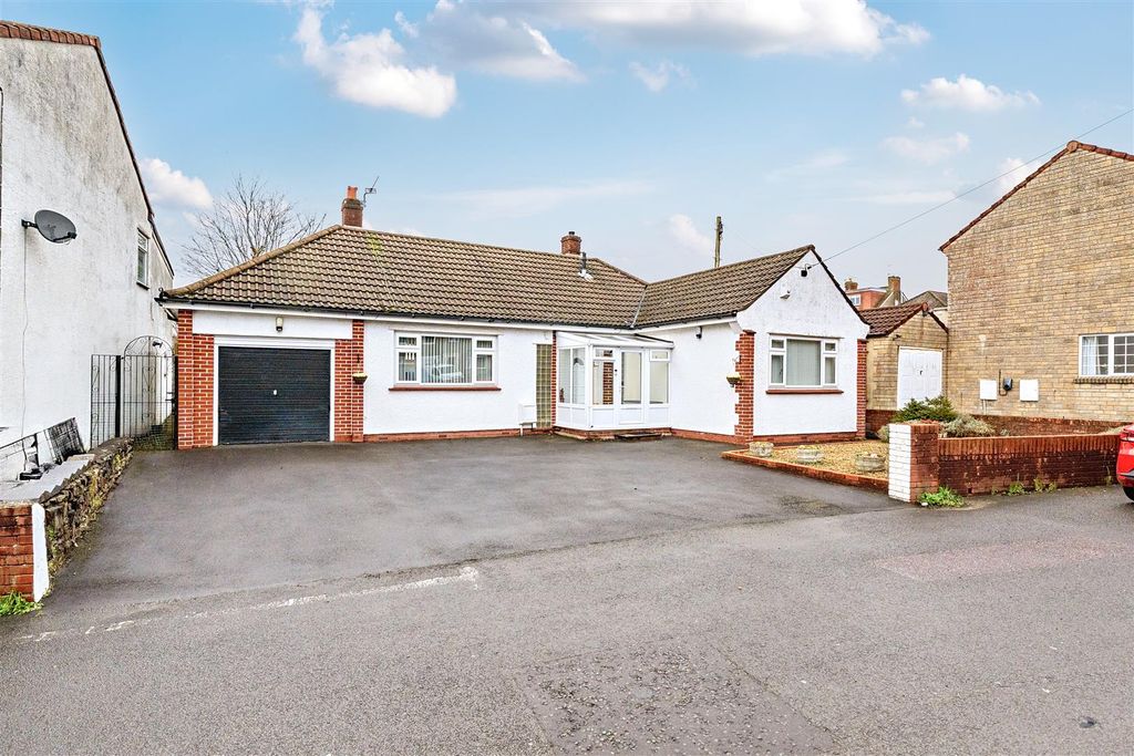 Property photo 1 of 20 Front / Driveway