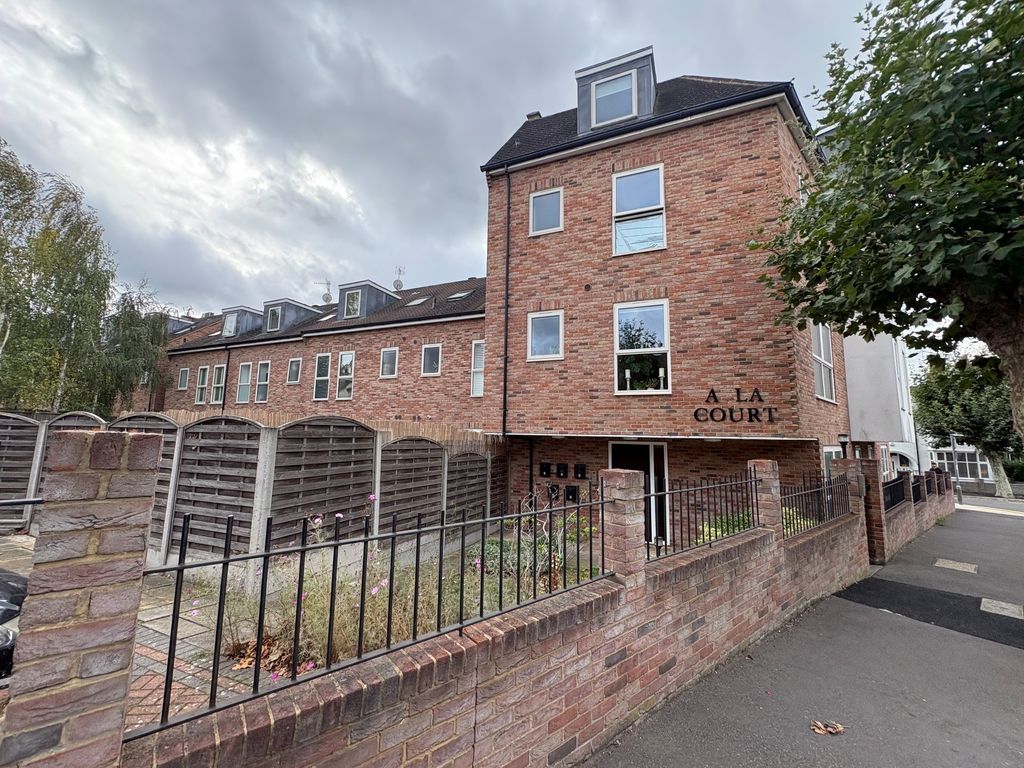 Property photo 1 of 12