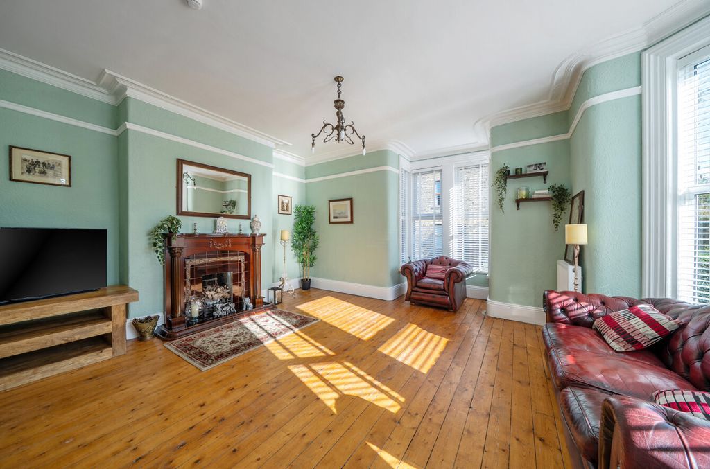 Property photo 2 of 28 1499801-21-6Ace5c...
