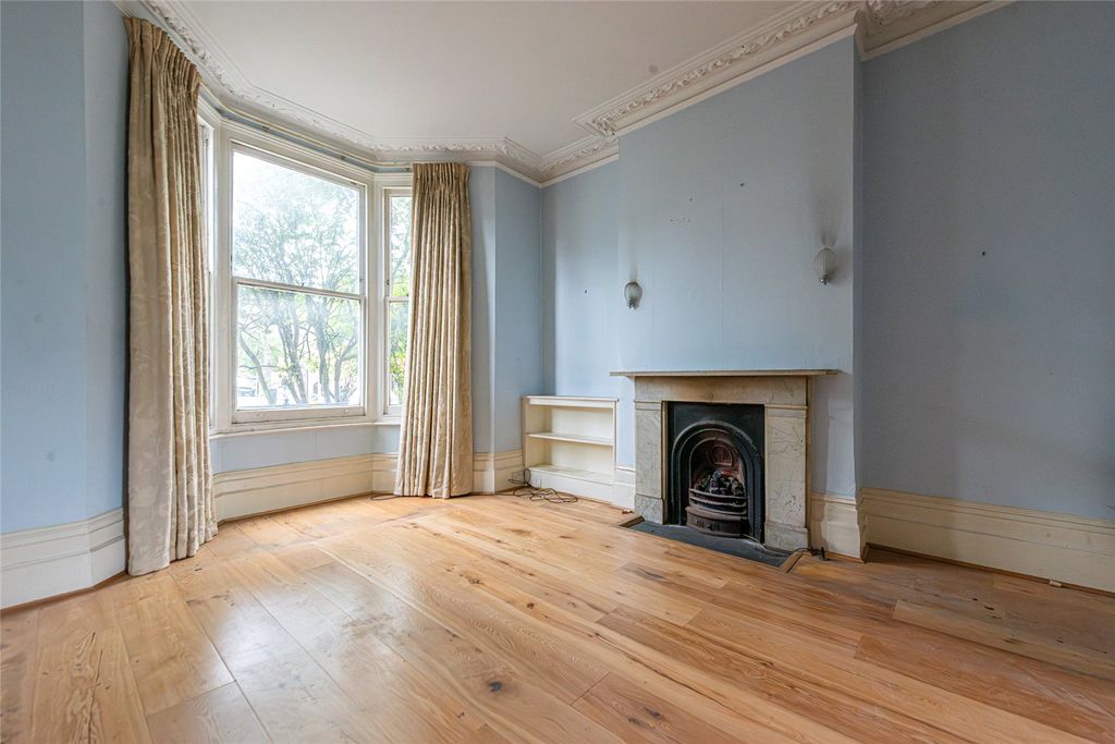 Property photo 2 of 22 Picture No. 24