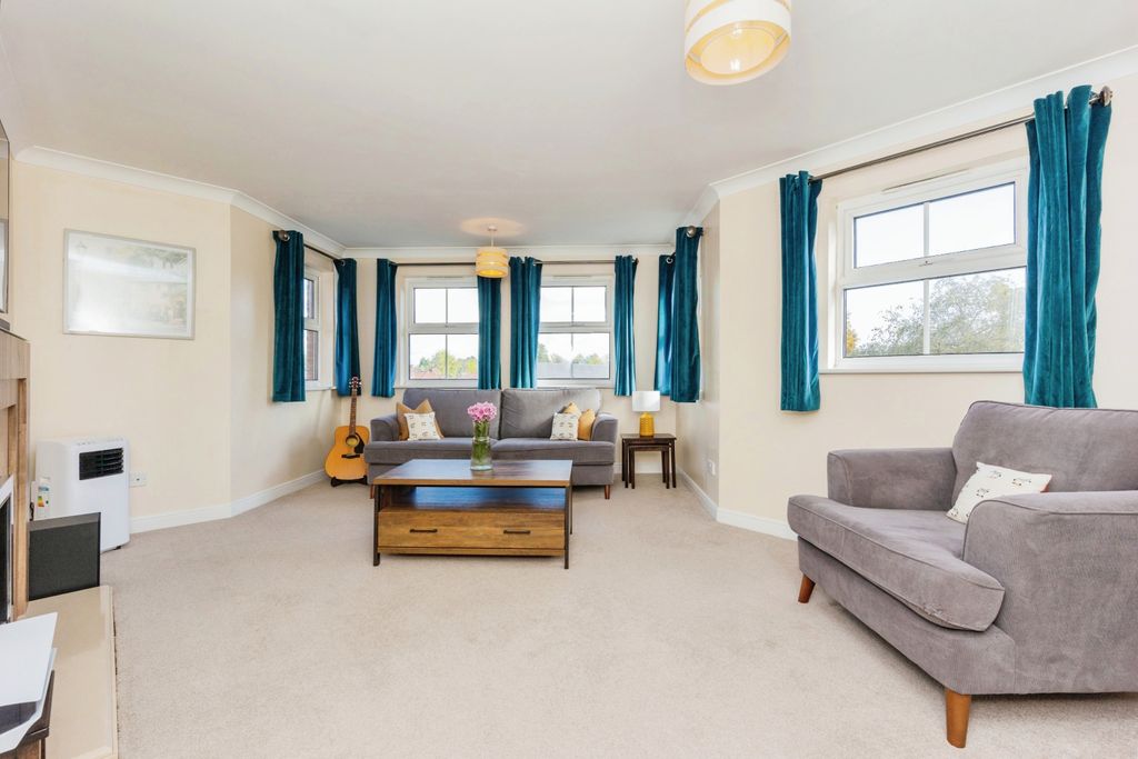 Property photo 3 of 10