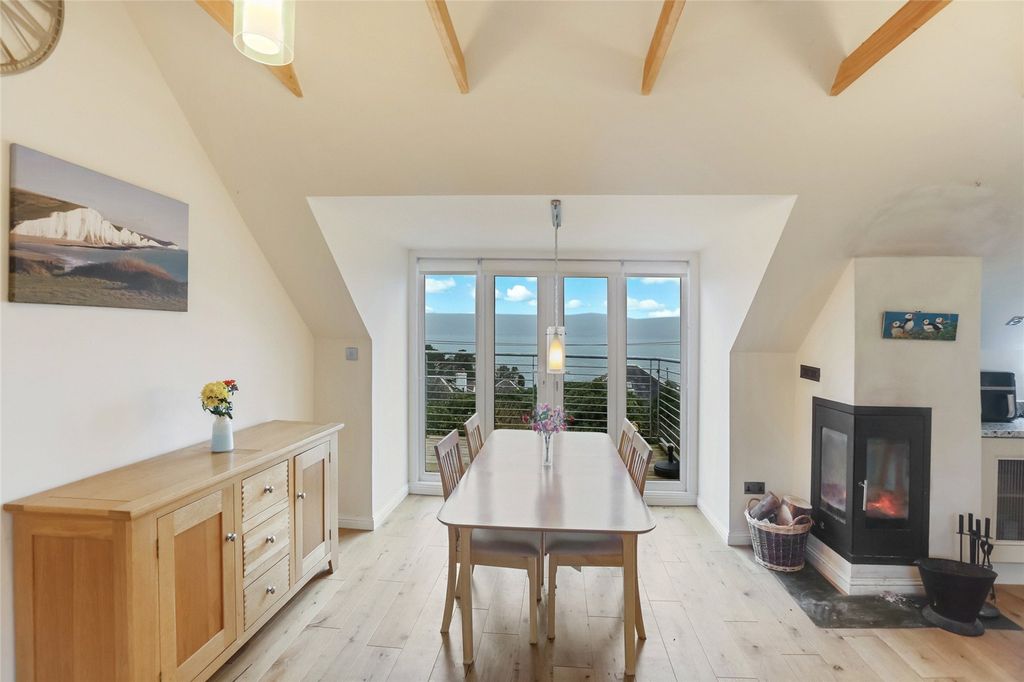 Property photo 2 of 23 Dining Kitchen