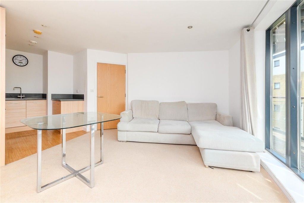 Property photo 1 of 11 Lounge