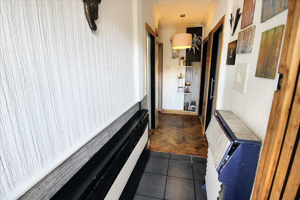 Property photo 2 of 24 Entrance Hall