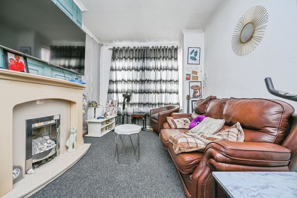 Property photo 3 of 17 Pbox-Img.Jpg