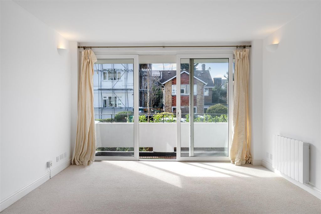 Property photo 3 of 16 Flat 3, High Range,8.Jpg