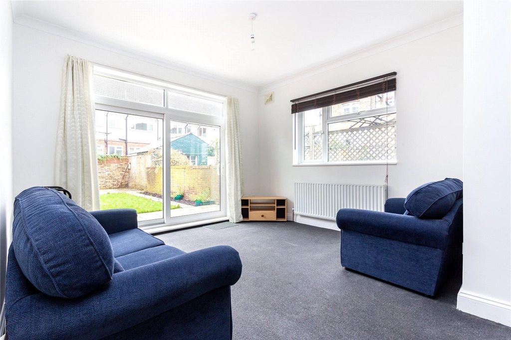 Property photo 2 of 8