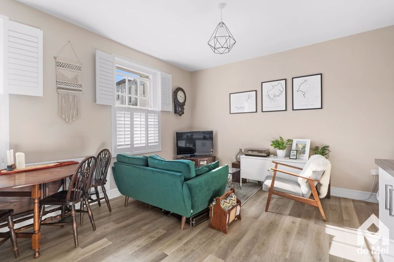 Property photo 2 of 6 Photo 4