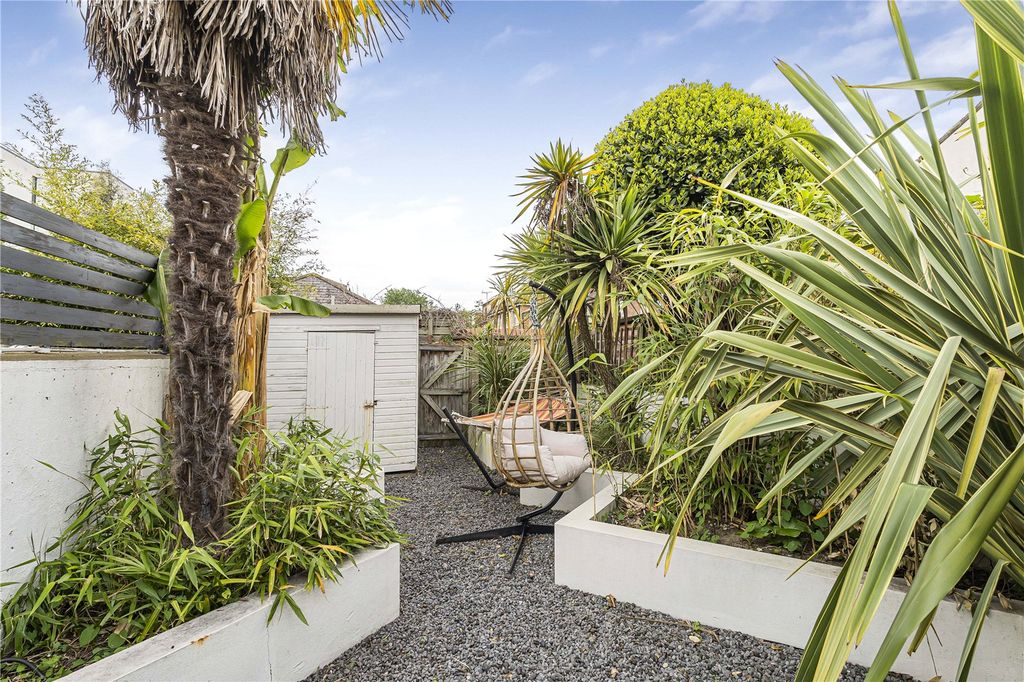 Property photo 3 of 16 Garden