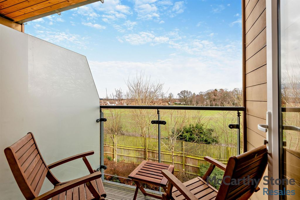 Property photo 3 of 32 8637434-Exterior05-800.Jpg
