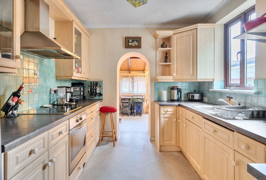 Property photo 2 of 22 1394220-8-694A893...