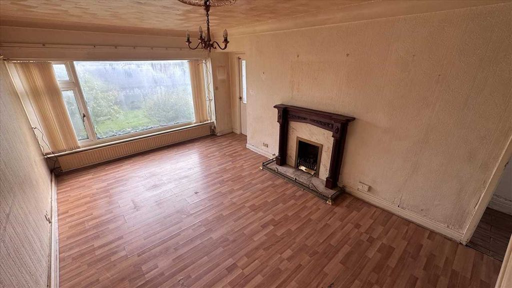 Property photo 3 of 15 Lounge