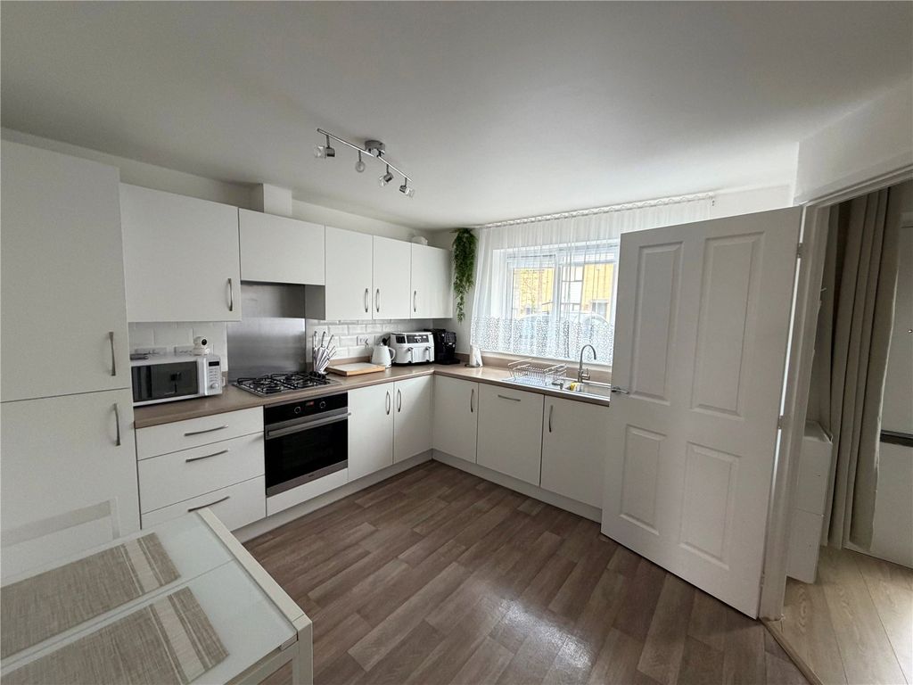 Property photo 2 of 10 Kitchen