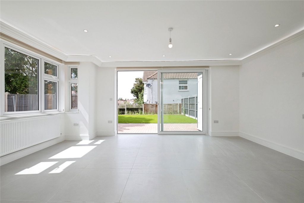 Property photo 2 of 28 Picture No. 22