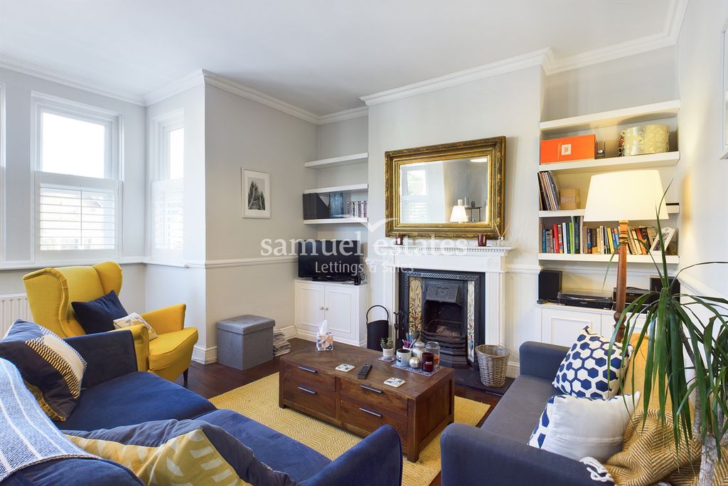 Property photo 1 of 10 Living Room