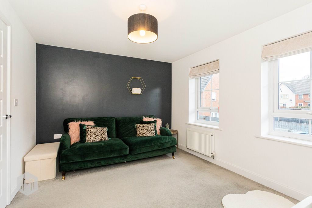 Property photo 3 of 27 Picture No. 15