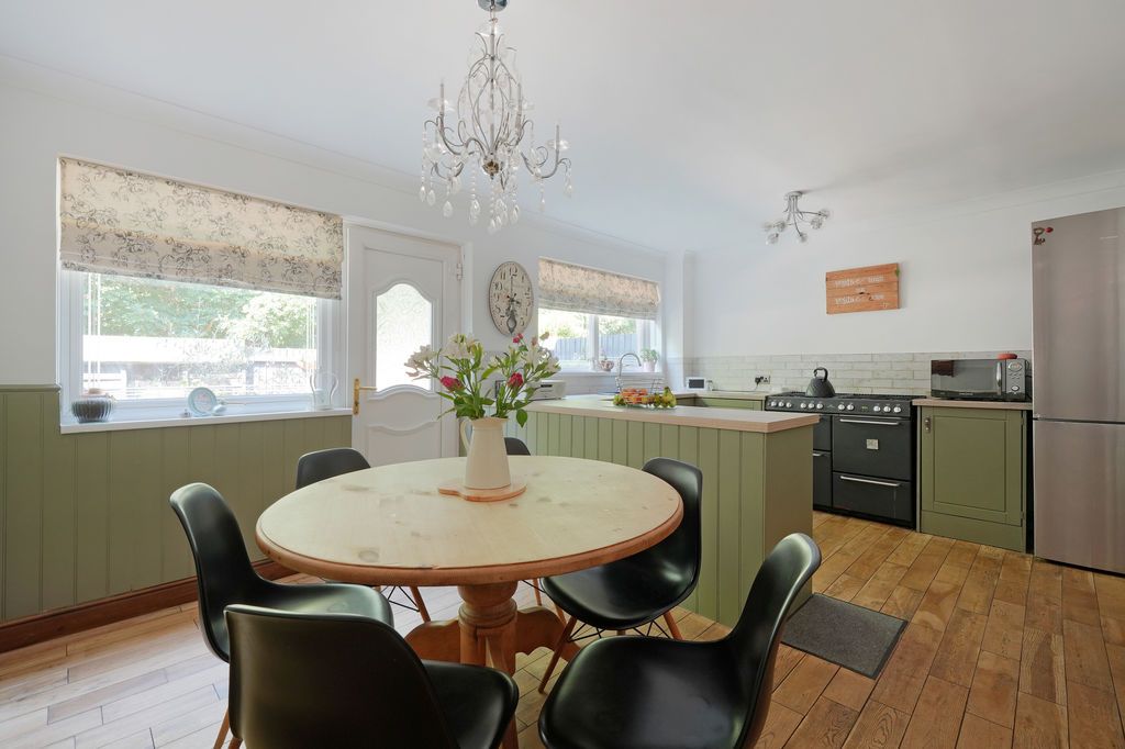Property photo 1 of 28 Dining Kitchen