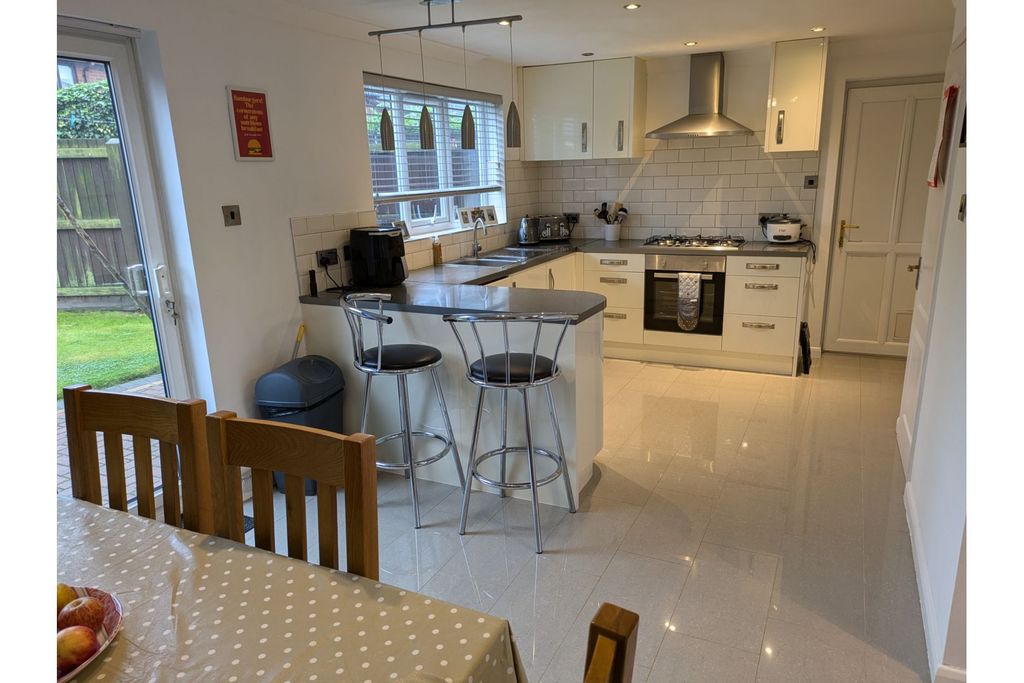 Property photo 2 of 17 Kitchen/Dining Room