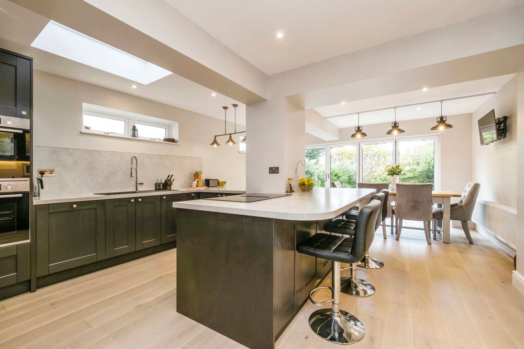 Property photo 1 of 21 Breakfast Bar