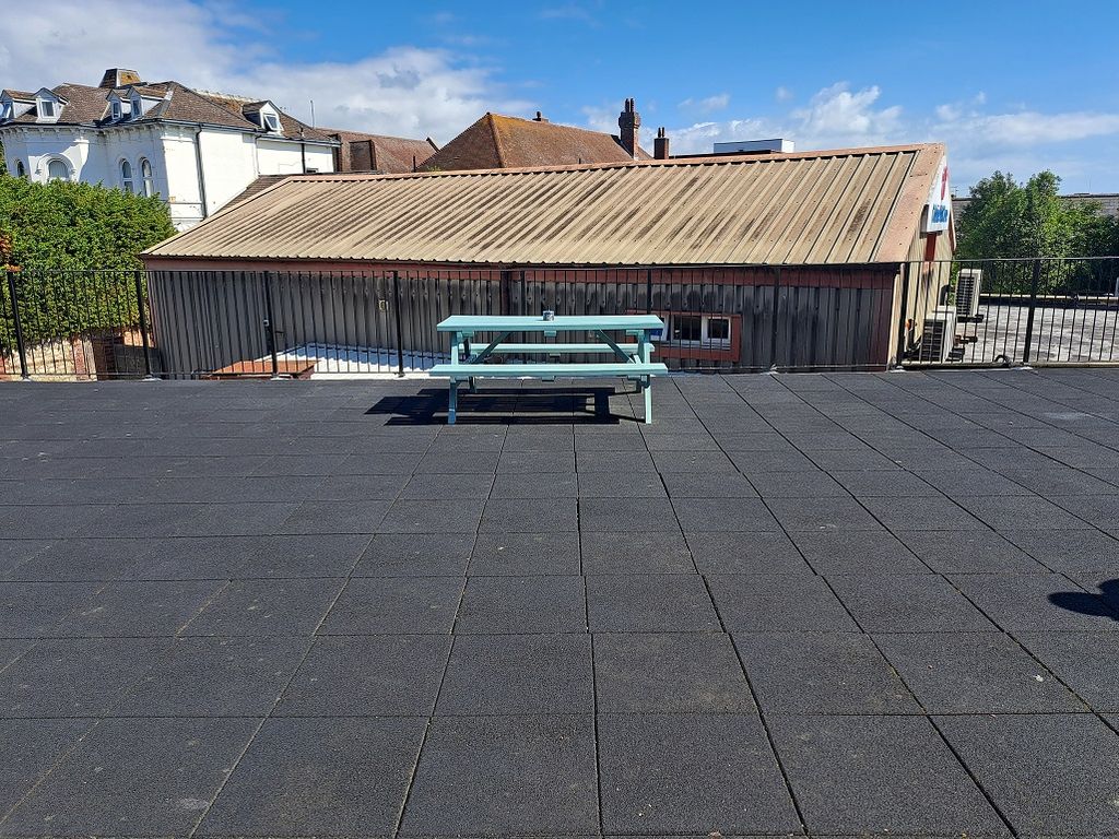 Property photo 2 of 9 Large Communal Roof Terrace