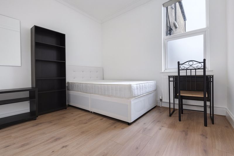 Property photo 3 of 8 Photo 6