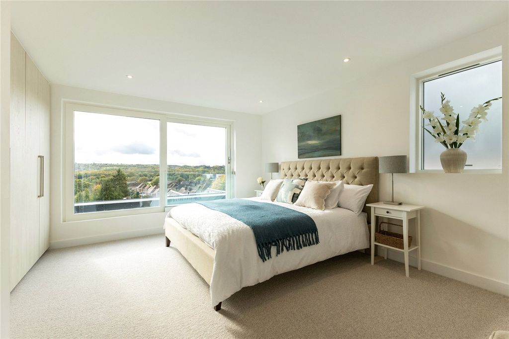 Property photo 2 of 14 Show Home