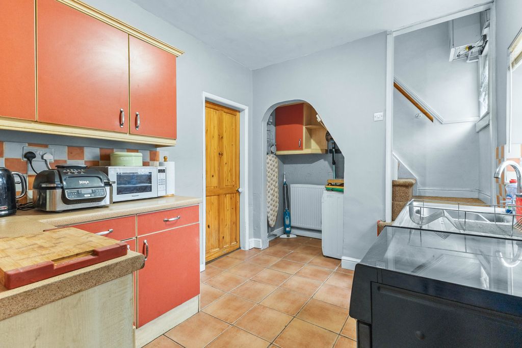 Property photo 3 of 14 Kitchen