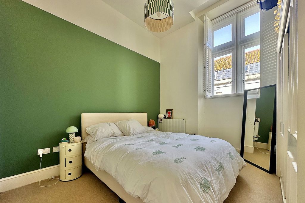 1 bed flat for saleSawclose, Bath BA1 photo 5