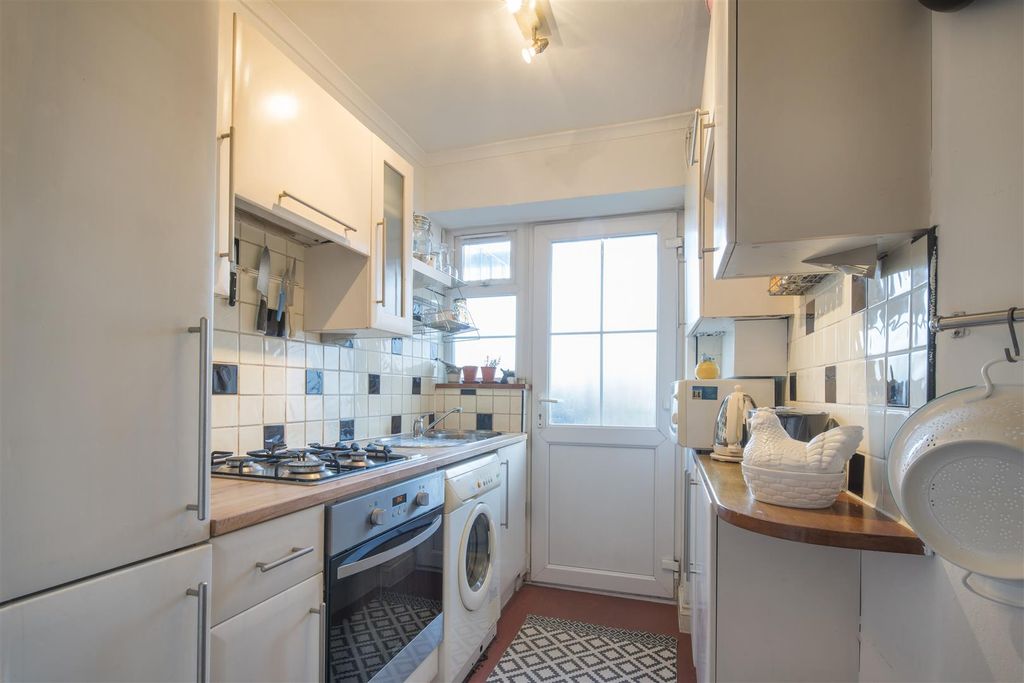 Property photo 3 of 10 6_Howard_Court010.Jpg