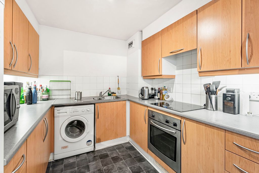 Property photo 3 of 13 Kitchen