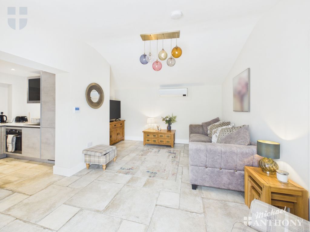 Property photo 2 of 9 F04734Fe0F624d7A8Ed3A5E7617A95Ac_100_Cam03852G0-Pr0658-Still001
