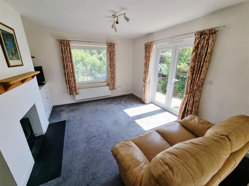 Property photo 3 of 19 Sitting Room.Jpg
