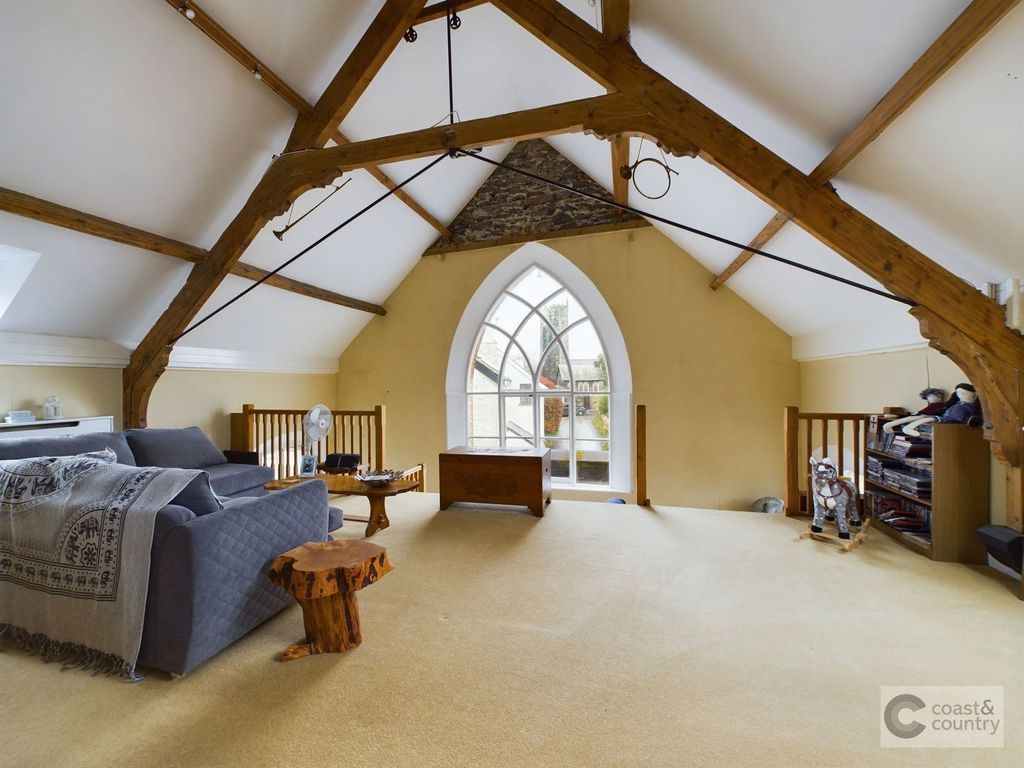 Property photo 2 of 25