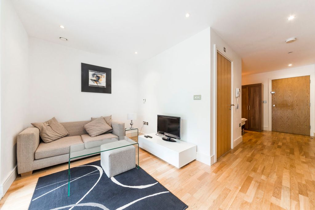 Property photo 2 of 8