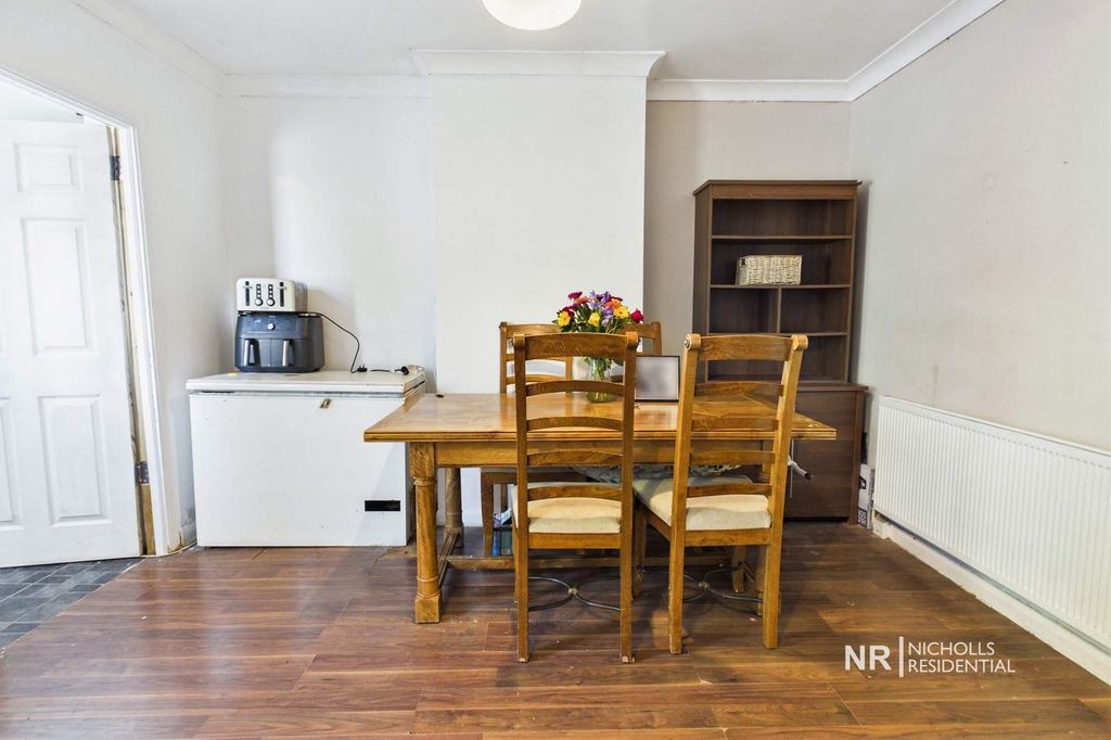 Property photo 3 of 17 Dining Room