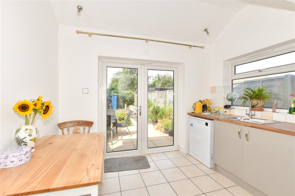 Property photo 3 of 10 Kitchen