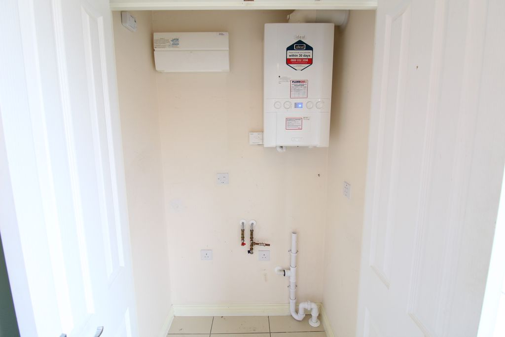 Property photo 3 of 14 Utility Room