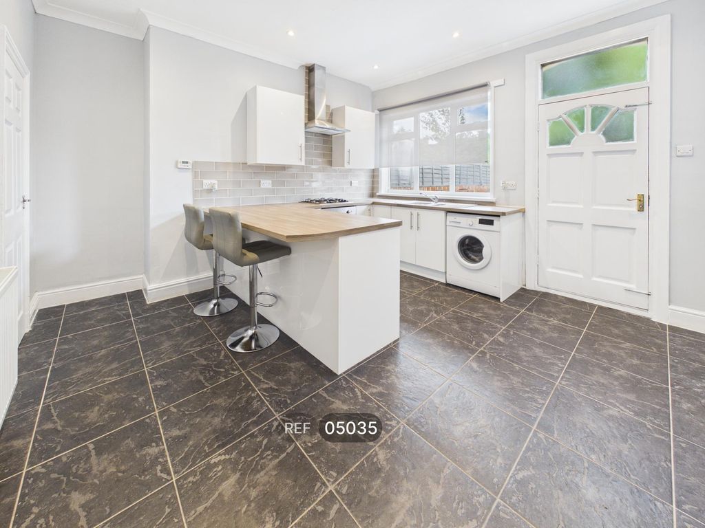 Property photo 2 of 12 Kitchen
