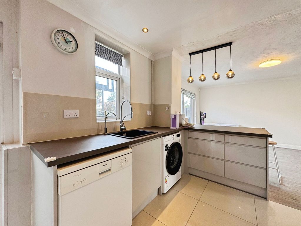 Property photo 3 of 15 Kitchen