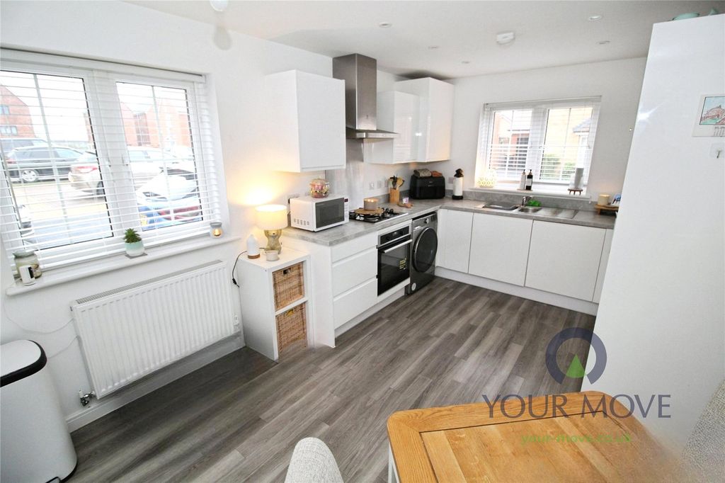 Property photo 3 of 17 Kitchen/Dining Room