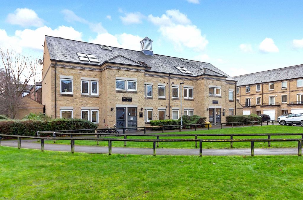 Property photo 1 of 6 11 Liber - Front